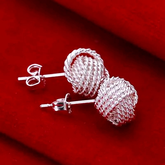 NWT Silver Mesh Knot Stud Earrings - Picture 3 of 5